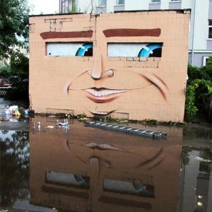 Ρώσος καλλιτέχνης μετατρέπει τα κτήρια σε γιγάντια πρόσωπα