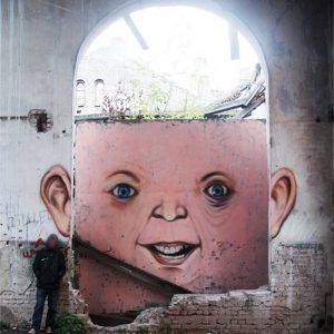 Ρώσος καλλιτέχνης μετατρέπει τα κτήρια σε γιγάντια πρόσωπα